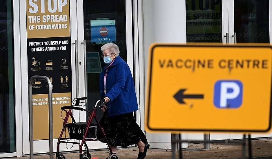 Κορονοϊός: Επτά κέντρα μαζικού εμβολιασμού άνοιξαν στην Αγγλία