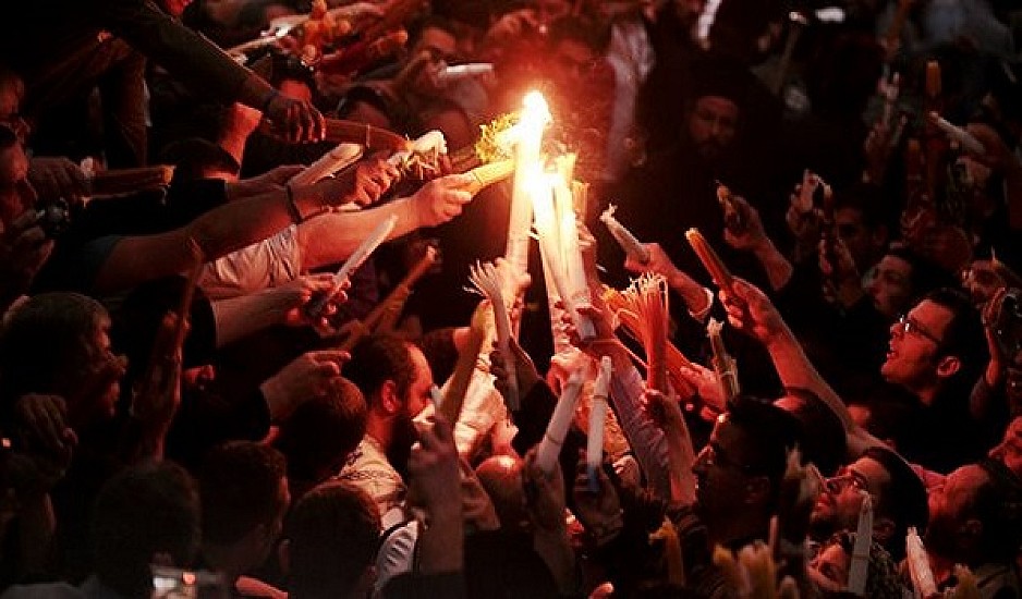 Ιεροσόλυμα: Δέος στην τελετή Αφής του Αγίου Φωτός στον Πανάγιο Τάφο