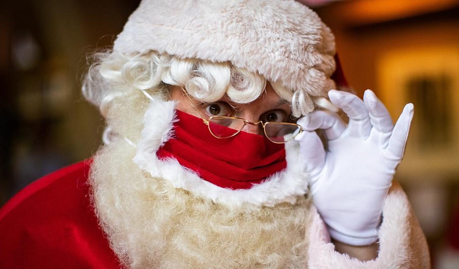 Διαφορετικά τα φετινά Χριστούγεννα: Ο Άγιος Βασίλης σε lockdown και τα ξωτικά σε αναστολή εργασίας