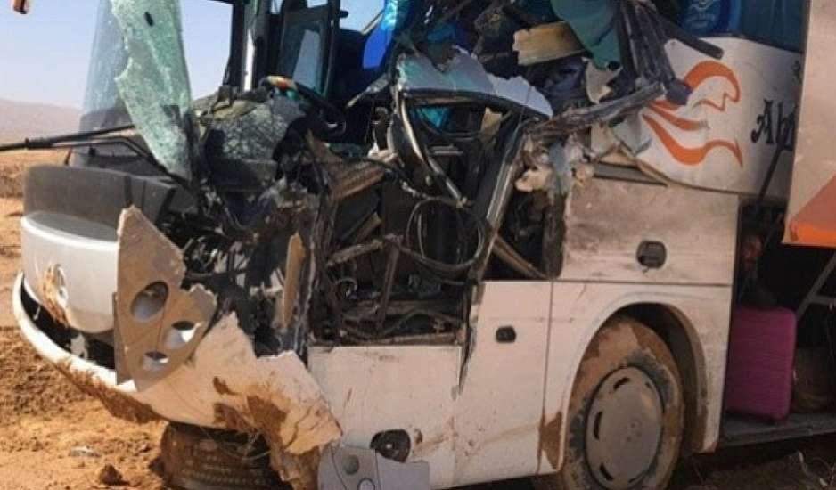Αίγυπτος: Τουλάχιστον 25 νεκροί από σύγκρουση λεωφορείου με φορτηγό