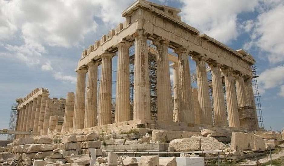 Ζητούνται επειγόντως χέρια: 80.000 κενές θέσεις στον τουρισμό λίγο πριν την κορύφωση της σεζόν