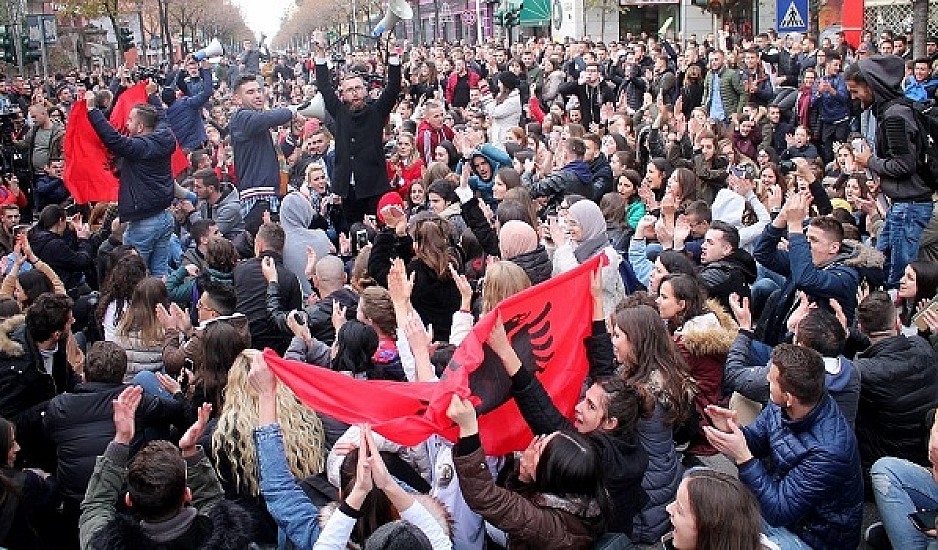 Μεγάλες φοιτητικές διαδηλώσεις γίνονται στην Αλβανία