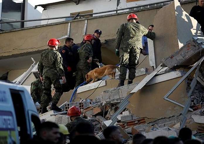 Ανθρωπιστική βοήθεια με είδη πρώτης ανάγκης στέλνει η Ελλάδα στην Αλβανία