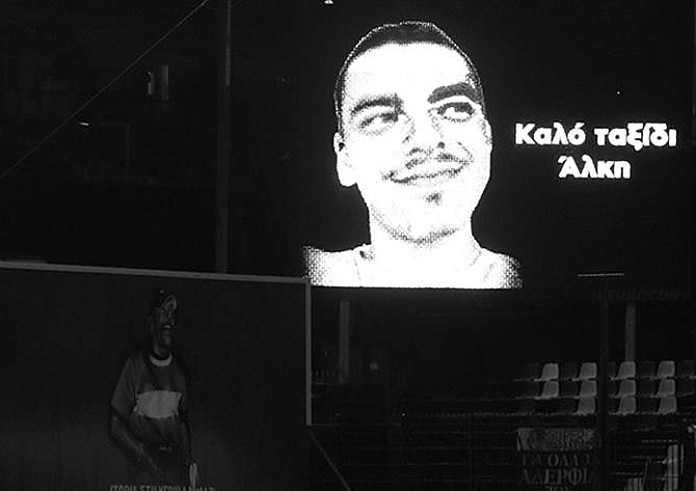 Δύο χρόνια από την δολοφονία του Άλκη Καμπανού: Φοράω τα ρούχα του για να τον νιώθω μαζί μου – Συγκλονίζει ο πατέρας του