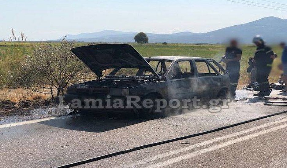 Αυτοκίνητο στη Λαμία τυλίχτηκε στις φλόγες και κάηκε ολοσχερώς