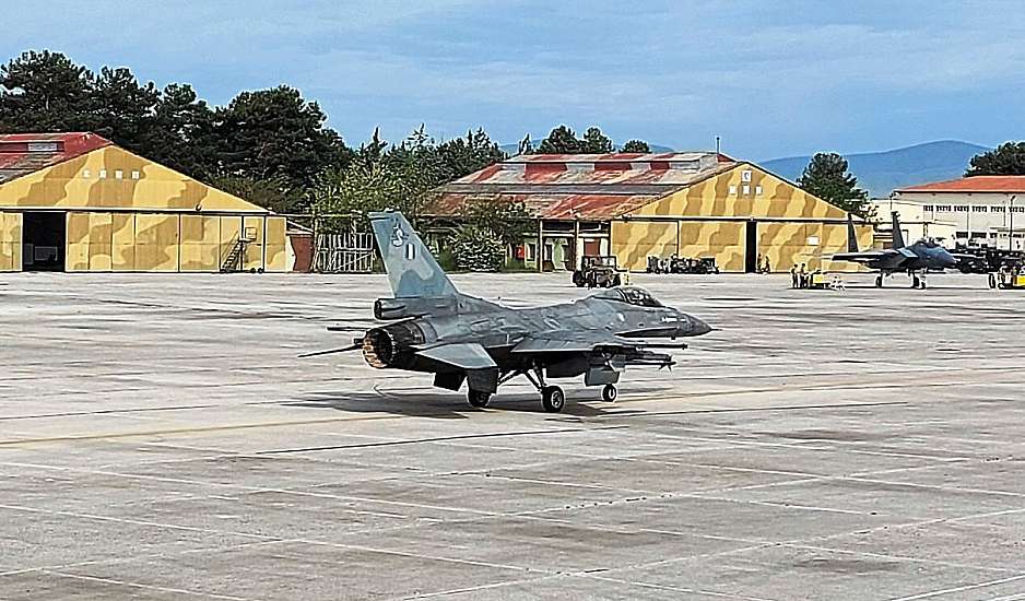 Λάρισα: Αναγκαστική προσγείωση αμερικανικού F-15 λόγω απώλειας καλύπτρας