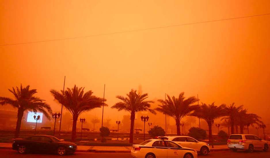 Αμμοθύελλα έπληξε Ιράκ, Κουβέιτ, Σ. Αραβία – Μεγάλα προβλήματα