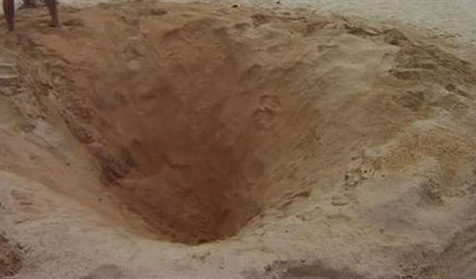 Απίστευτο: Πνίγηκε μέσα στην τρύπα που είχε σκάψει στην άμμο