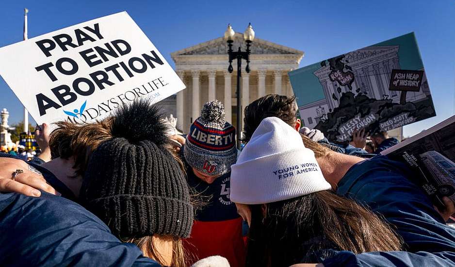 ΗΠΑ: Το Ανώτατο Δικαστήριο ακυρώνει την ιστορική απόφαση υπέρ των αμβλώσεων