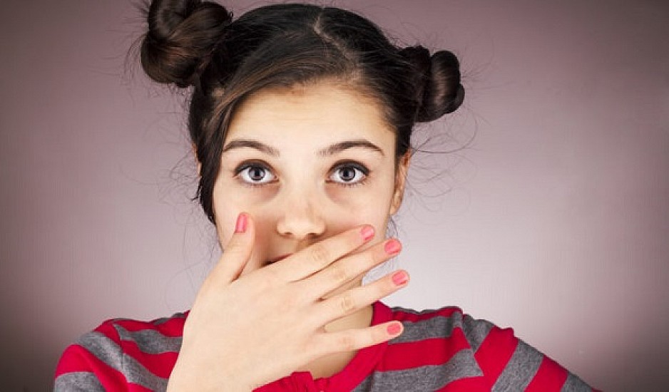 Μυρίζει άσχημα η αναπνοή σας; Ποιες σοβαρές παθήσεις σας απειλούν