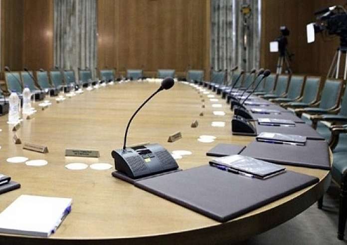 Ανασχηματισμός στο τραπέζι από το Μαξίμου - «Κανένας υπουργός δεν είναι σίγουρος»