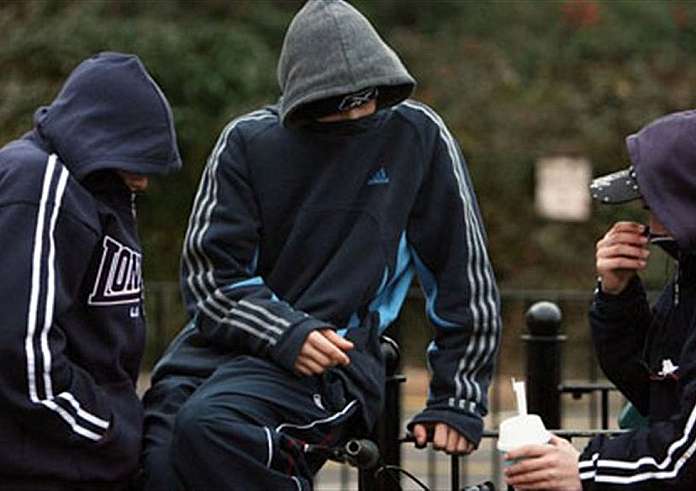 Χαλάνδρι: Συμμορία ανήλικων λήστεψαν με την απειλή μαχαιριού 13χρονο και έναν φίλο του