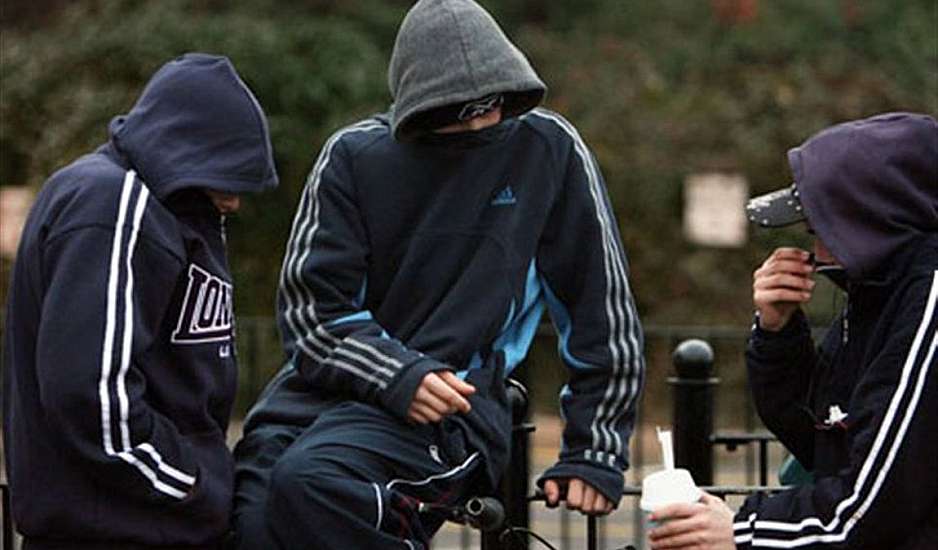 Χαλάνδρι: Συμμορία ανήλικων λήστεψαν με την απειλή μαχαιριού 13χρονο και έναν φίλο του