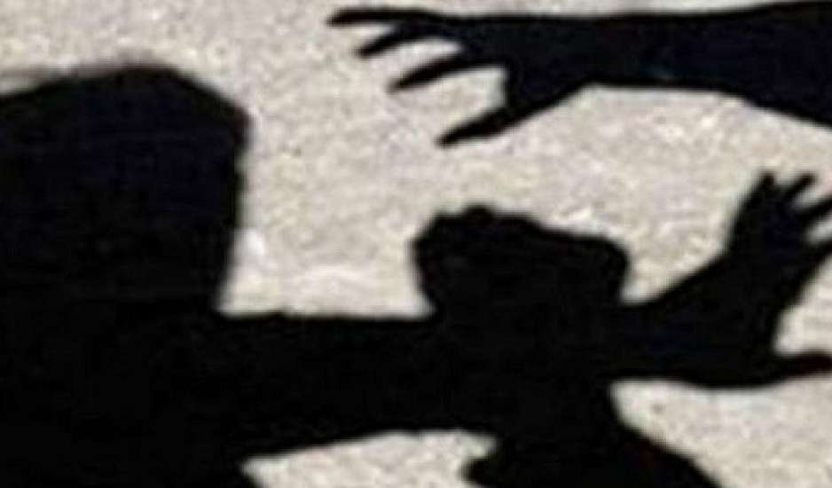Απίστευτο περιστατικό: Σκηνοθέτησε την απαγωγή της για να αρπάξει λύτρα 50.000 ευρώ από τη μητέρα της