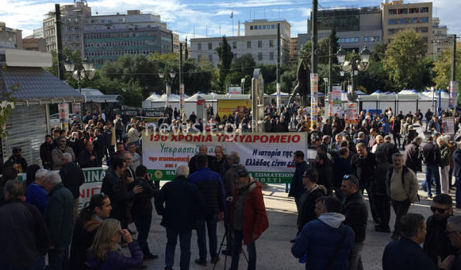 Απεργία ΓΣΕΕ: Ακινητοποιημένα ΜΜΕ, στους δρόμους οι εργαζόμενοι