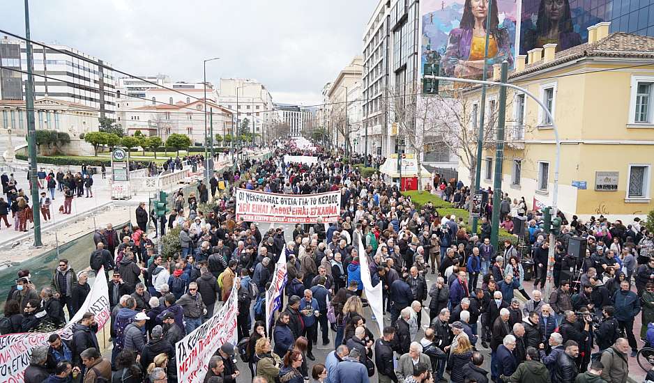Απεργία: Μεγάλες συγκεντρώσεις για το δυστύχημα στα Τέμπη – Ποιοι συμμετέχουν στις κινητοποιήσεις