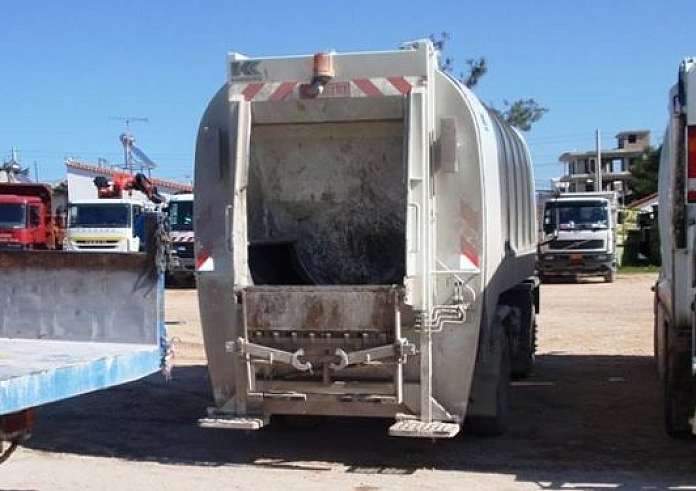 ΧΥΤΑ Φυλής: Φριχτό εργατικό δυστύχημα. Νεκρός οδηγός απορριμματοφόρου