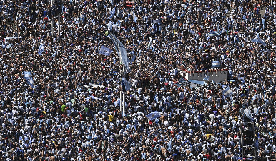 Αργεντινή: Πάνω από πέντε εκατομμύρια γιόρτασαν στους δρόμους το Μουντιάλ