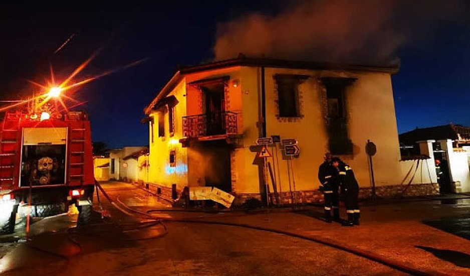 Αργολίδα: Φωτιά σε σπίτι - Ανησυχία για δύο εγκλωβισμένους