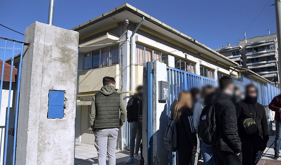 Θεσσαλονίκη: Συνελήφθη η μητέρα που ήθελε να μπει ο γιος της στο σχολείο χωρίς self test