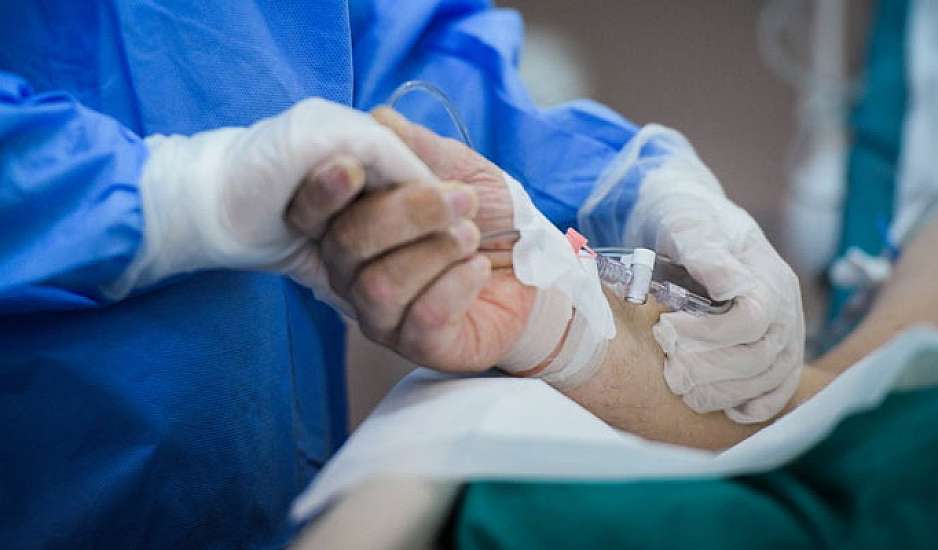Συγκλονίζει νοσηλεύτρια στις Σέρρες για ασθενή πριν από τη διασωλήνωση για κορονοϊό