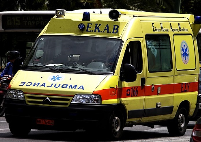 Θεσσαλονίκη: Στρατιωτικό τζιπ ξέφυγε από την πορεία του  - Τραυματίστηκε ο οδηγός