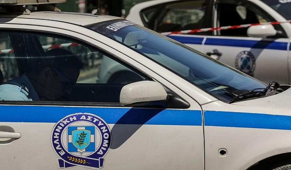 Πάρος: Ρομά τα έκαναν γυαλιά καρφιά έξω από το αστυνομικό  τμήμα για ένα πρόστιμο