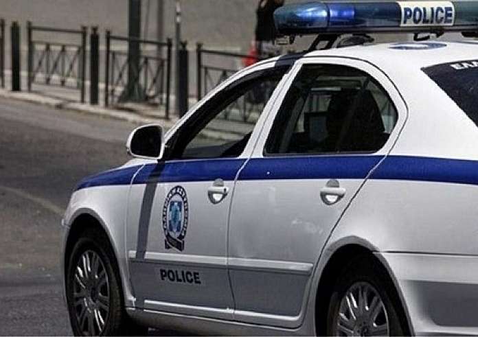 Θεσσαλονίκη: ΙΧ έπεσε πάνω σε έξι σταθμευμένα οχήματα προκαλώντας υλικές ζημιές