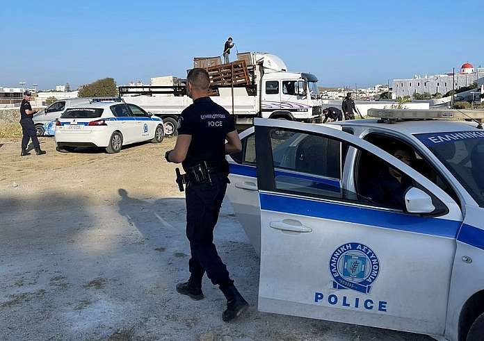 Μύκονος: Χειροπέδες στον 64χρονο που σκότωσε γατάκι με αυτοκίνητο, μπροστά στην ιδιοκτήτρια του