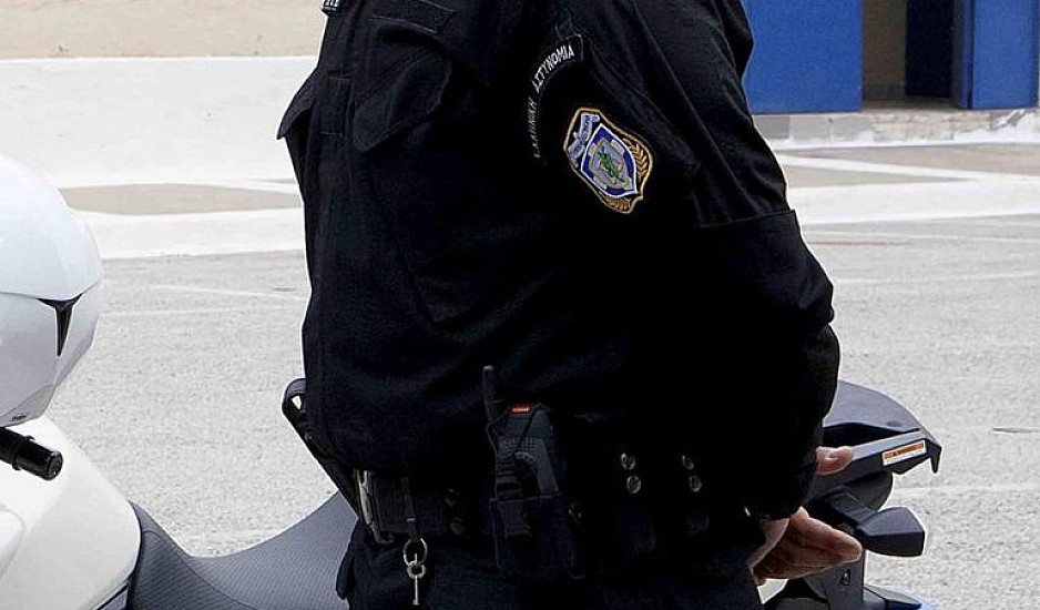 Αττική: Συνελήφθη αστυνομικός για μαστροπεία και κατοχή εκρηκτικών υλών