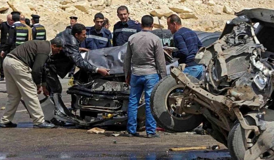 Τραγωδία στο Κάιρο: Φορτηγό καρφώθηκε σε λεωφορείο – 19 νεκροί