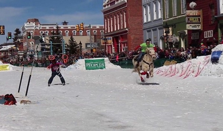 Skijoring: Αυτό είναι το πιο παράξενο άθλημα που έχετε δει ποτέ