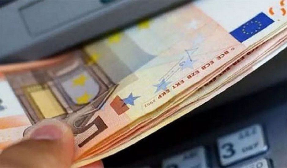 Κορονοϊός: Ξεκινά σήμερα η καταβολή των 800 ευρώ