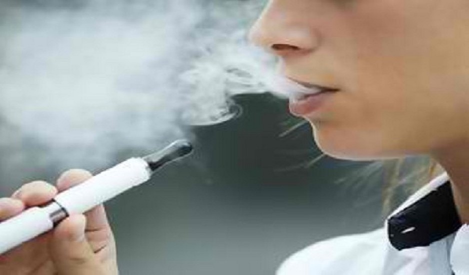 Έρευνα: Το άτμισμα αυξάνει τον κίνδυνο εμφάνισης καρκίνου, όπως το κάπνισμα