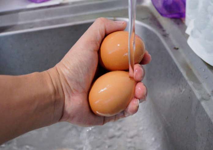 Πώς θα καταλάβετε ότι ένα αυγό έχει χαλάσει! Το τεστ των 5’’