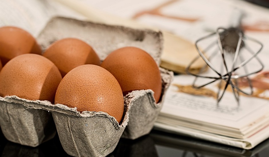 Πώς να καθαρίσετε ένα αυγό σε τρία δευτερόλεπτα
