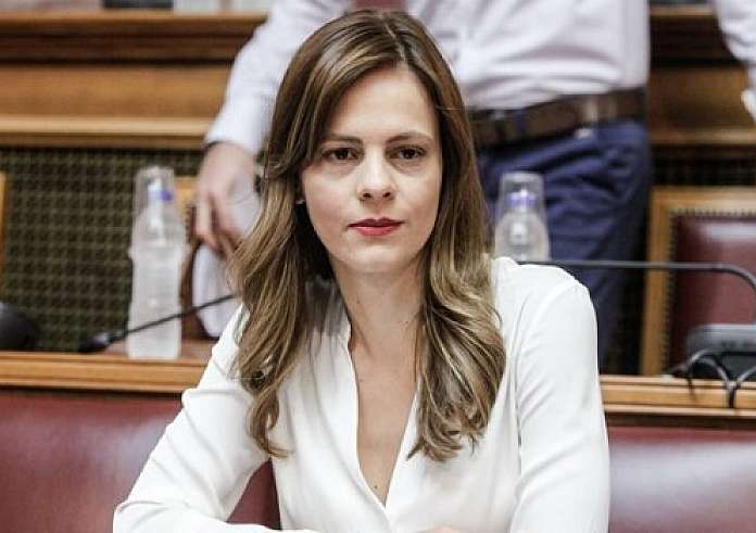 Αχτσιόγλου: Η πολιτεία να προσφέρει βοήθεια κι ενημέρωση στους εγκλωβισμένους στην Αθηνών-Κορίνθου