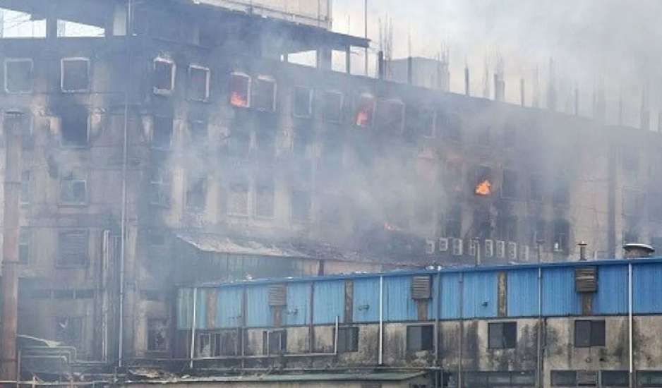 Μπανγκλαντές: Πυρκαγιά σε χώρο αποθήκευσης εμπορευματοκιβωτίων – Τουλάχιστον 25 νεκροί