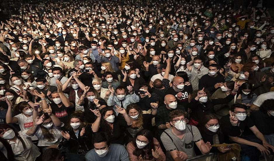 Βαρκελώνη: Καμία μετάδοση του ιού σε συναυλία 5.000 θεατών