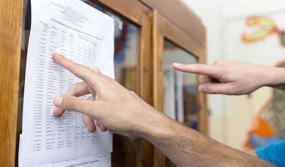 Τα παράξενα των Πανελληνίων 2023: Η ΕΒΕ έφερε 10.000 κενές θέσεις και σχολές χωρίς εισακτέους