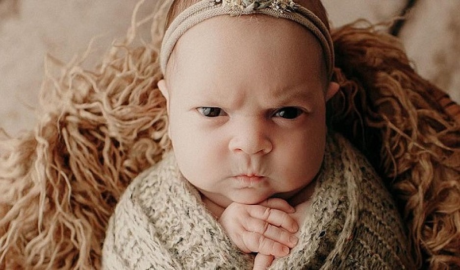 Το θυμωμένο μωρό, είναι η πιο viral φωτογραφία που θα δεις σήμερα