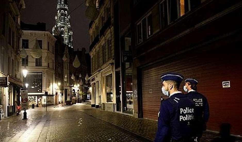 Βέλγιο: Νέο πάρτι οργίων εν μέσω πανδημίας - Η αστυνομία βρήκε κρυμμένο σε ντουλάπα