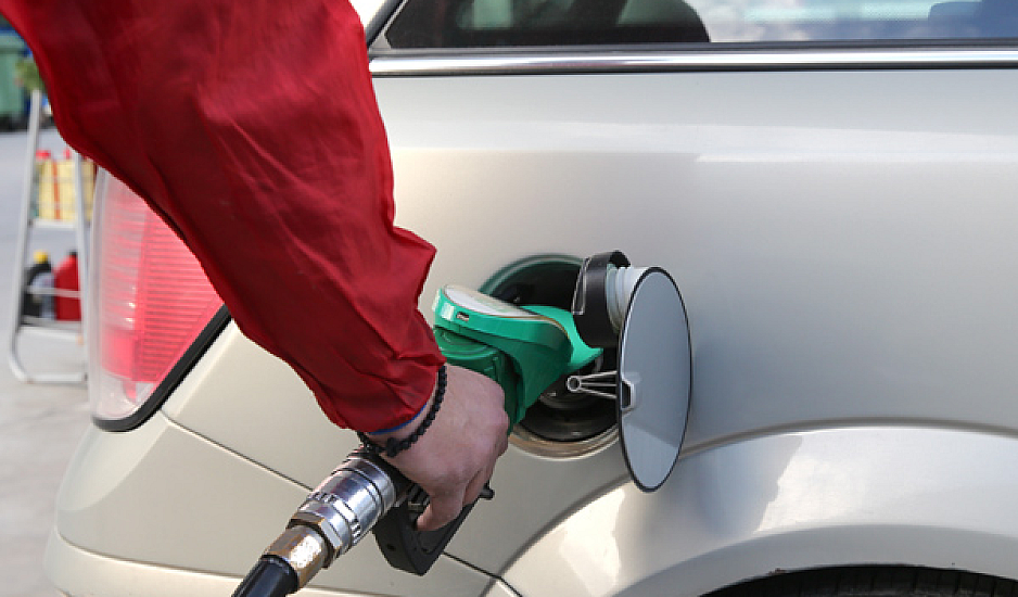 Eπιτήδειοι νοθεύουν τη βενζίνη με νέφτι ή νερό – Προσοχή στις χαμηλές τιμές