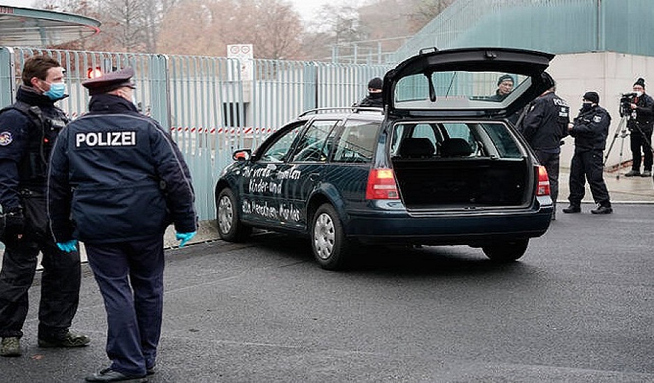 Βερολίνο: Εκτός κινδύνου η Μέρκελ μετά την πρόσκρουση οχήματος στην πύλη της Καγκελαρίας