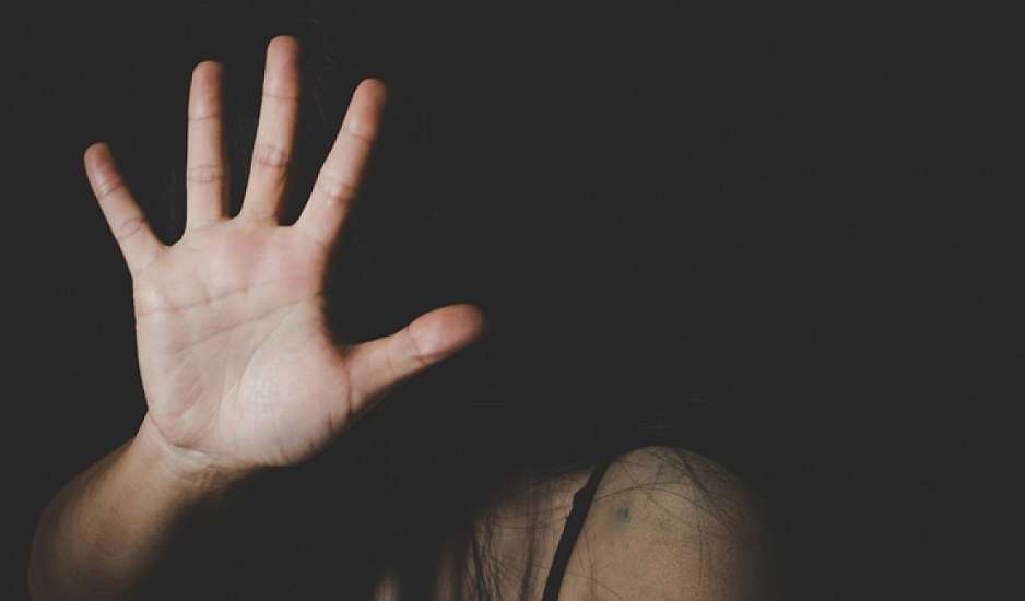 Νίκαια: Ο σύζυγός μου με χτύπησε και απειλεί να με σκοτώσει - Η συγκλονιστική εξομολόγηση γυναίκας