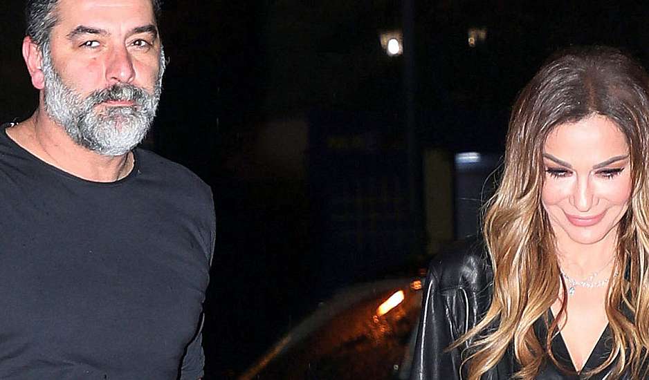 Δέσποινας Βανδή: Έχει γενέθλια το αγόρι μου, σε αγαπώ - Το φιλί στον Βασίλη Μπισμπίκη επί σκηνής