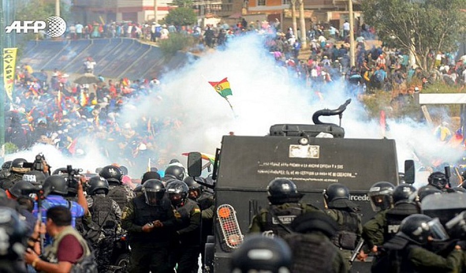 Aιματηρές συγκρούσεις υποστηρικτών του Μοράλες με δυνάμεις των Αρχών στη Βολιβία
