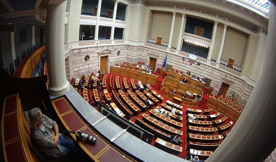 Βουλή: Αναβλήθηκε η συζήτηση για την ψήφο των ομογενών