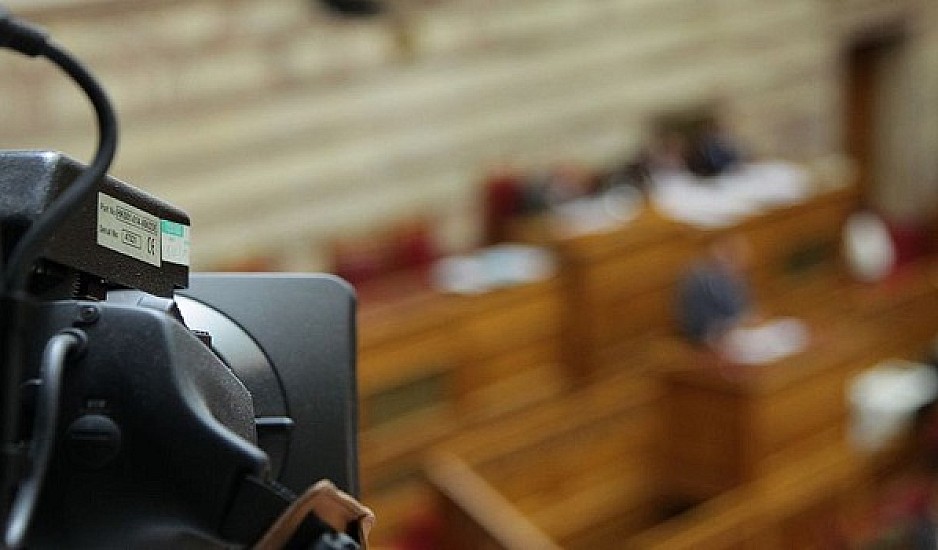 Βουλή: Καυγάς Βελόπουλου με  βουλευτές της Νέας Δημοκρατίας για τον Τσιόδρα - Τον φύτεψες εσύ