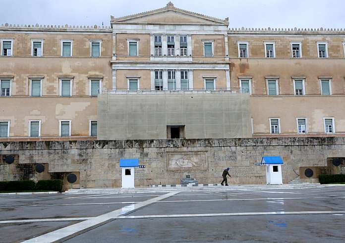 Ρουβίκωνας: Μπήκε σε Βουλή και Προεδρικό Μέγαρο – Άνοιξαν πανό για τα Τέμπη